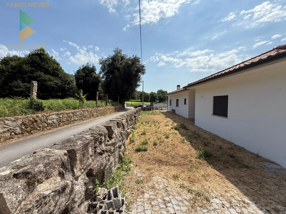 Moradia T4 para Venda em Britelo Foto 21