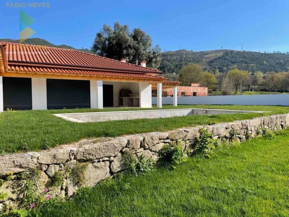 Moradia T4 para Venda em Britelo Foto 2