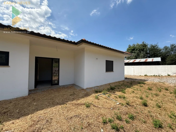 Moradia T4 para Venda em Britelo Foto 6