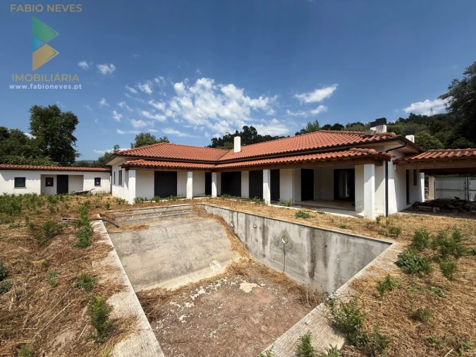 Moradia T4 para Venda em Britelo Foto 7