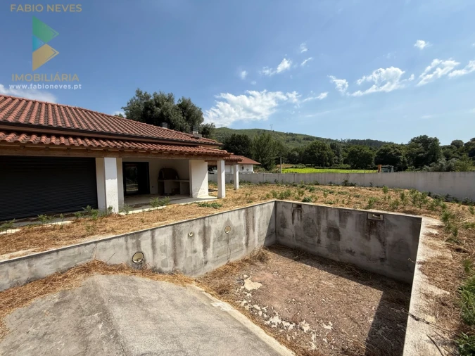 Moradia T4 para Venda em Britelo Foto 9
