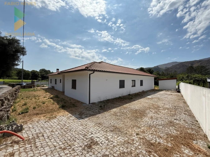 Moradia T4 para Venda em Britelo Foto 20