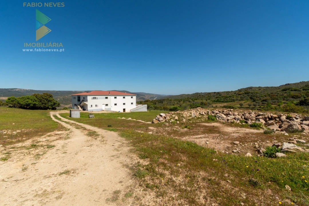 Moradia T10 para Venda em Longroiva Foto 3