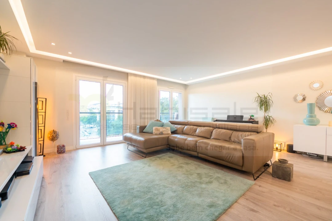 Apartamento T4 para Venda em Pontinha e Famões Foto 7