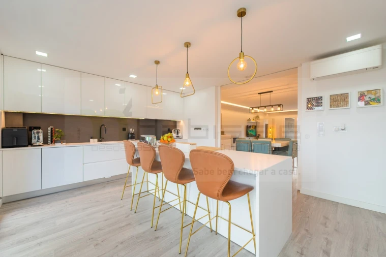 Apartamento T4 para Venda em Pontinha e Famões Foto 14