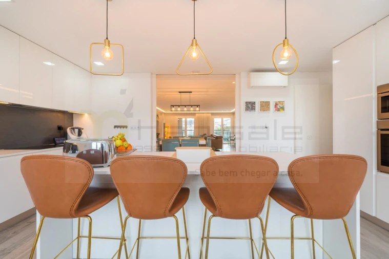 Apartamento T4 para Venda em Pontinha e Famões Foto 15