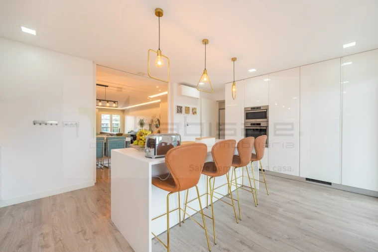 Apartamento T4 para Venda em Pontinha e Famões Foto 16