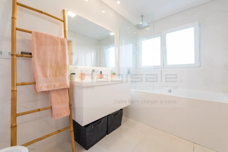 Apartamento T4 para Venda em Pontinha e Famões Foto 29