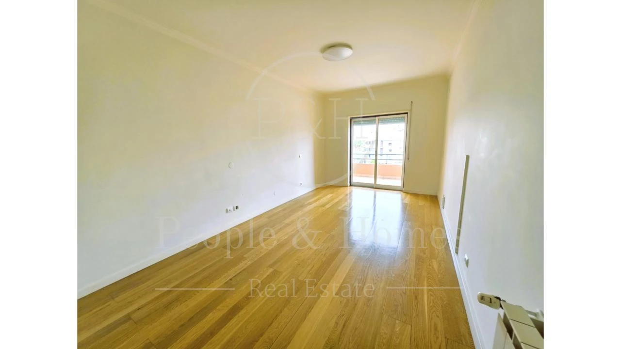 Apartamento T1 para Arrendamento em Carcavelos e Parede Foto 15