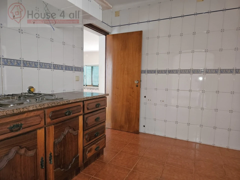 Moradia T3 para Venda em Salir de Matos Foto 4