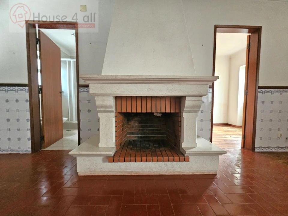 Moradia T3 para Venda em Salir de Matos Foto 8