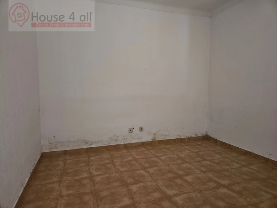 Moradia T3 para Venda em Salir de Matos Foto 14