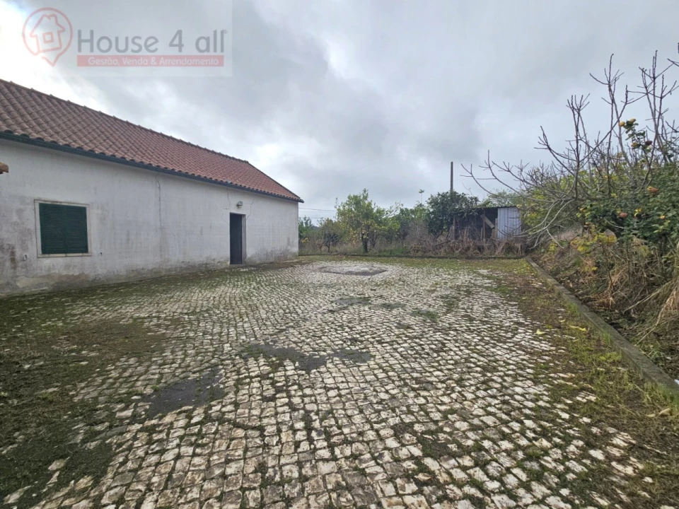 Moradia T3 para Venda em Salir de Matos Foto 25