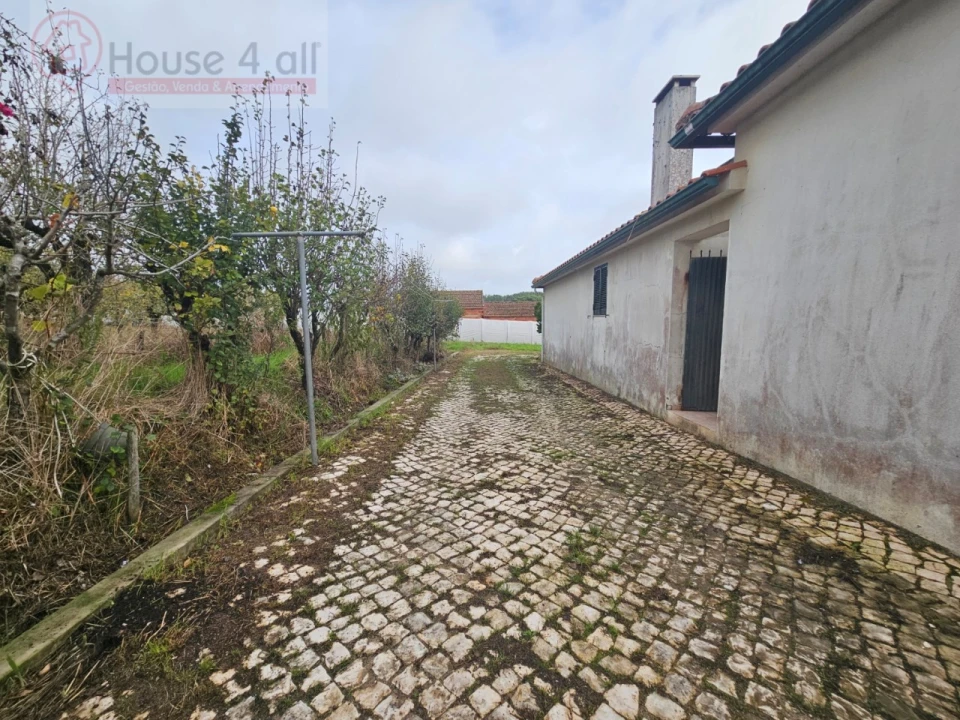 Moradia T3 para Venda em Salir de Matos Foto 26