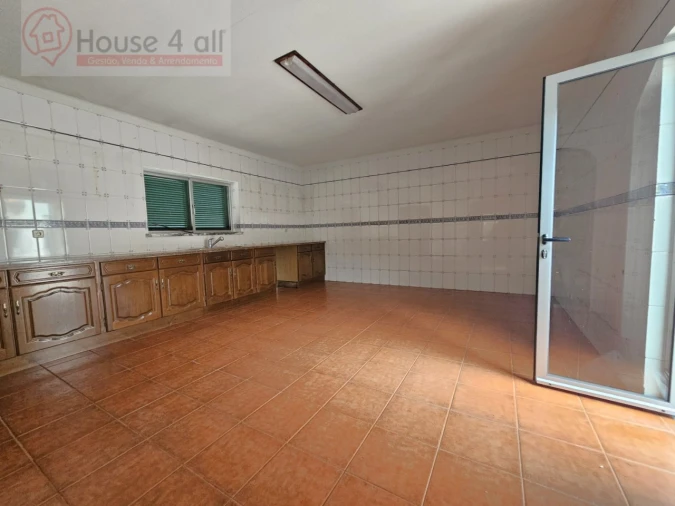 Moradia T3 para Venda em Salir de Matos Foto 3