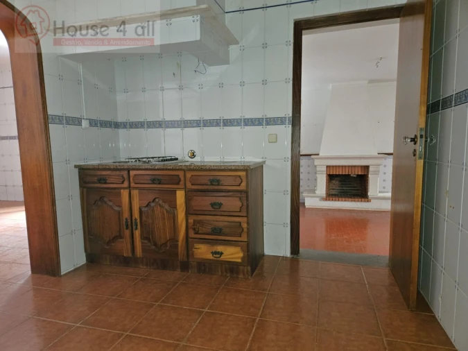 Moradia T3 para Venda em Salir de Matos Foto 5