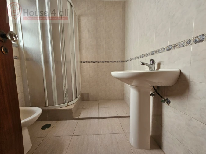 Moradia T3 para Venda em Salir de Matos Foto 12