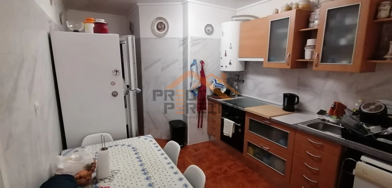 Quarto para Arrendamento em Ramada e Caneças Foto 4