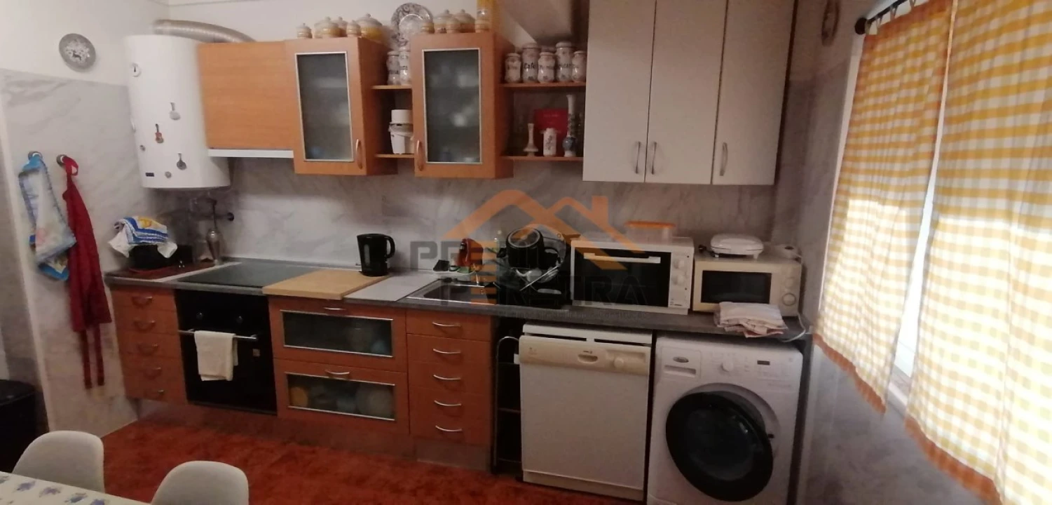 Quarto para Arrendamento em Ramada e Caneças Foto 3