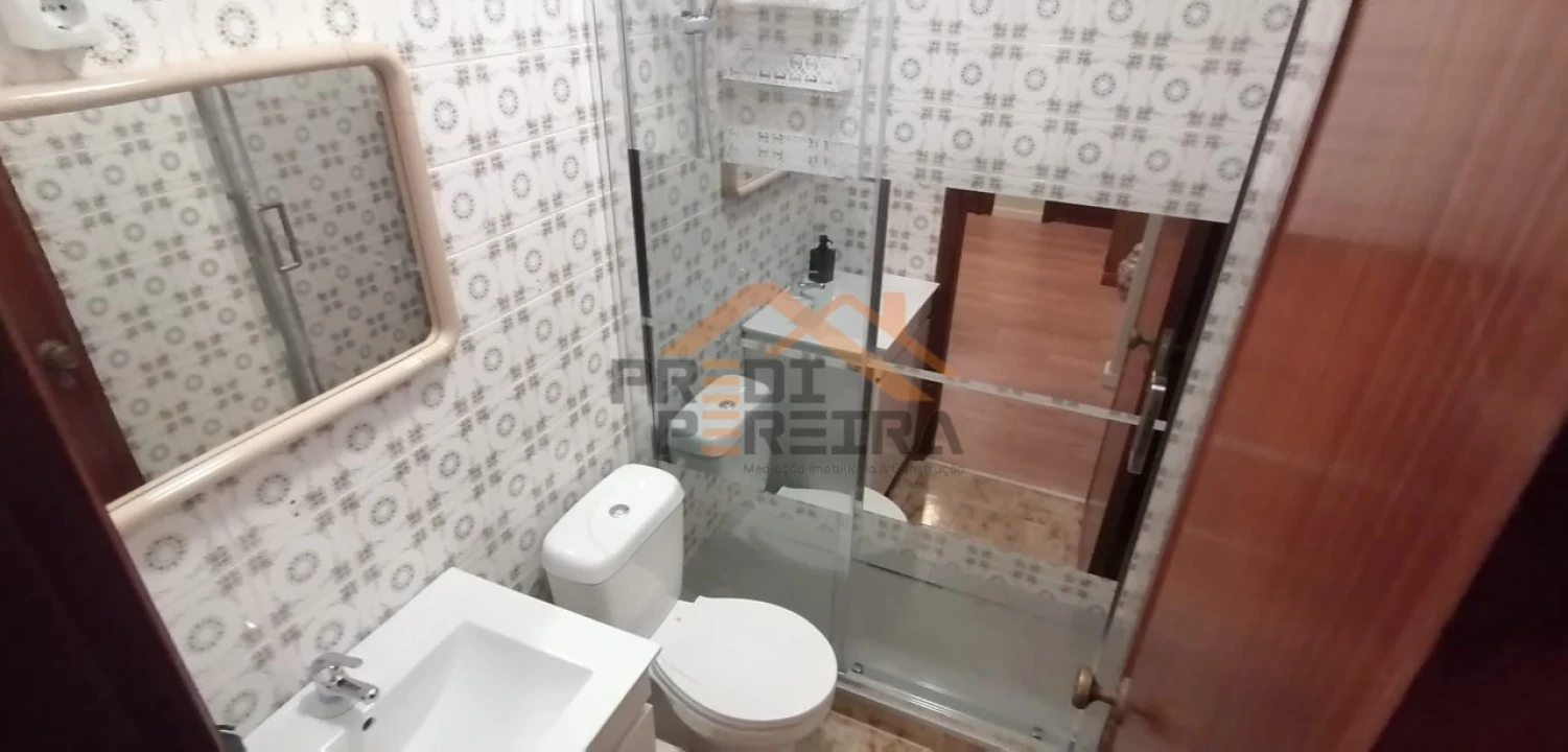 Quarto para Arrendamento em Ramada e Caneças Foto 8