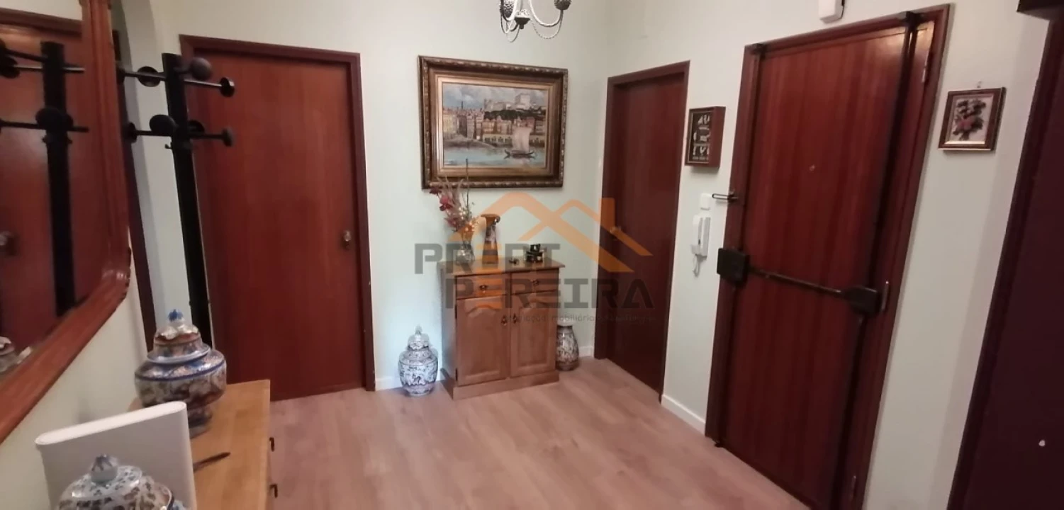 Quarto para Arrendamento em Ramada e Caneças Foto 11