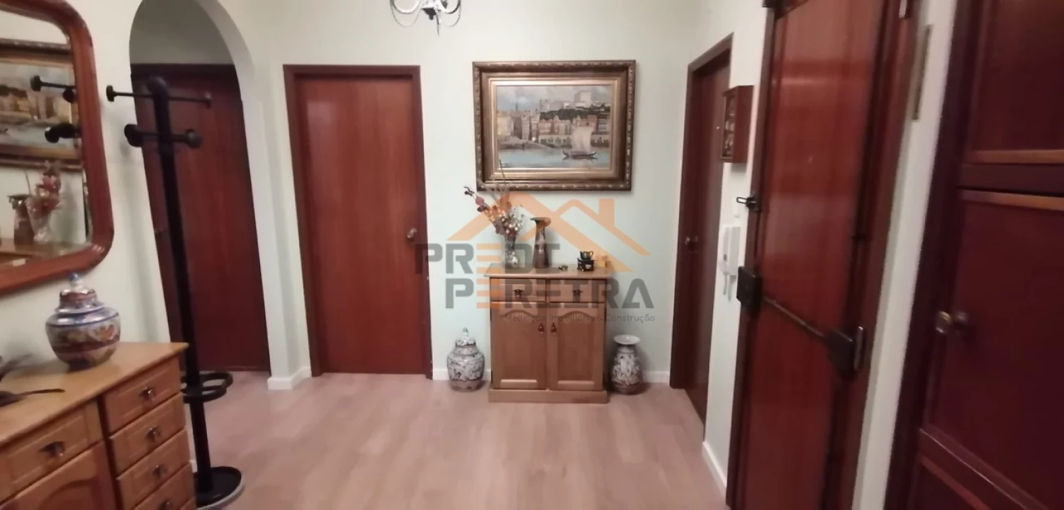 Quarto para Arrendamento em Ramada e Caneças Foto 22