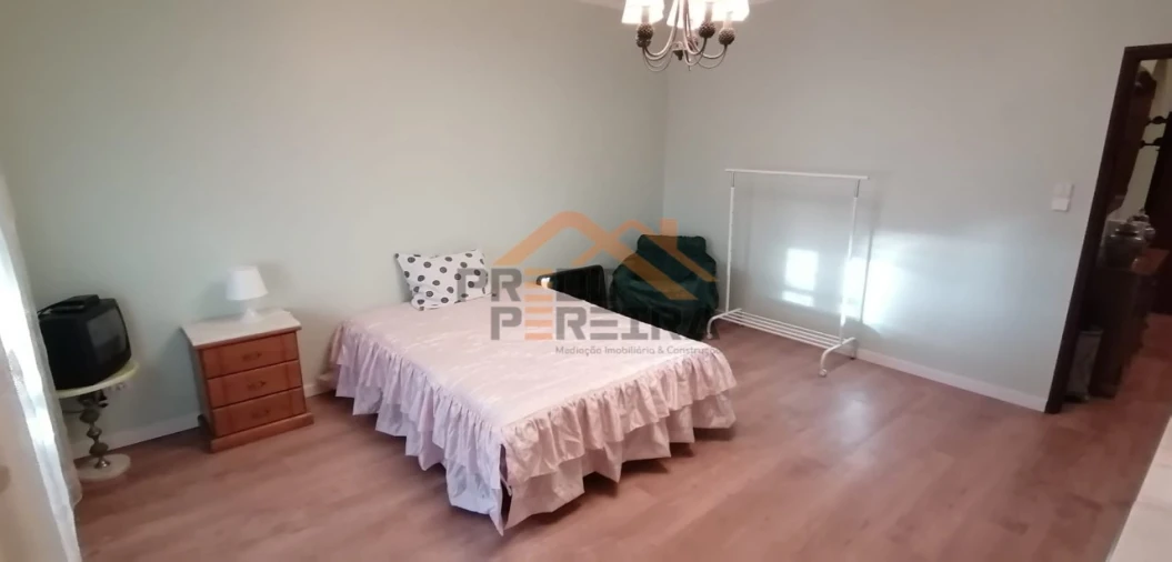 Quarto para Arrendamento em Ramada e Caneças Foto 18