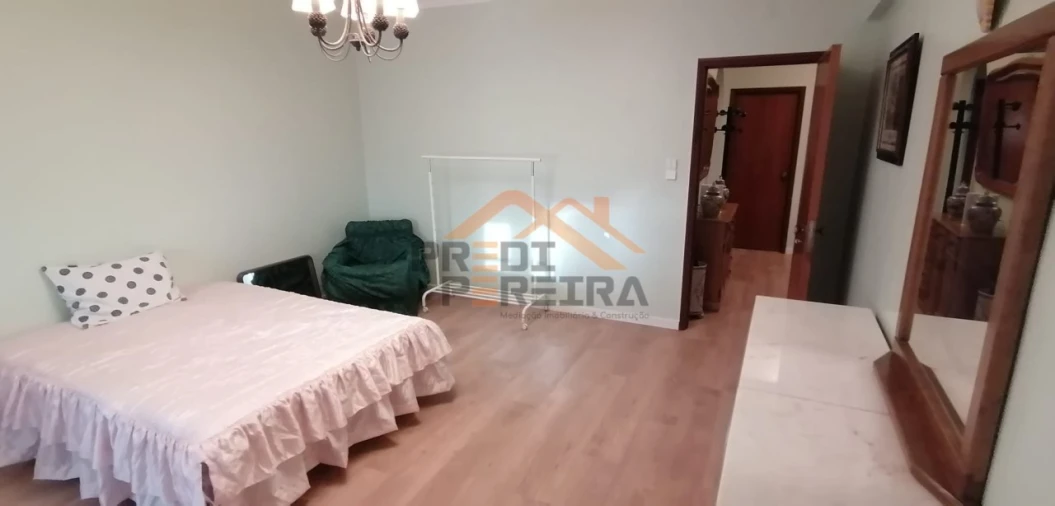 Quarto para Arrendamento em Ramada e Caneças Foto 20
