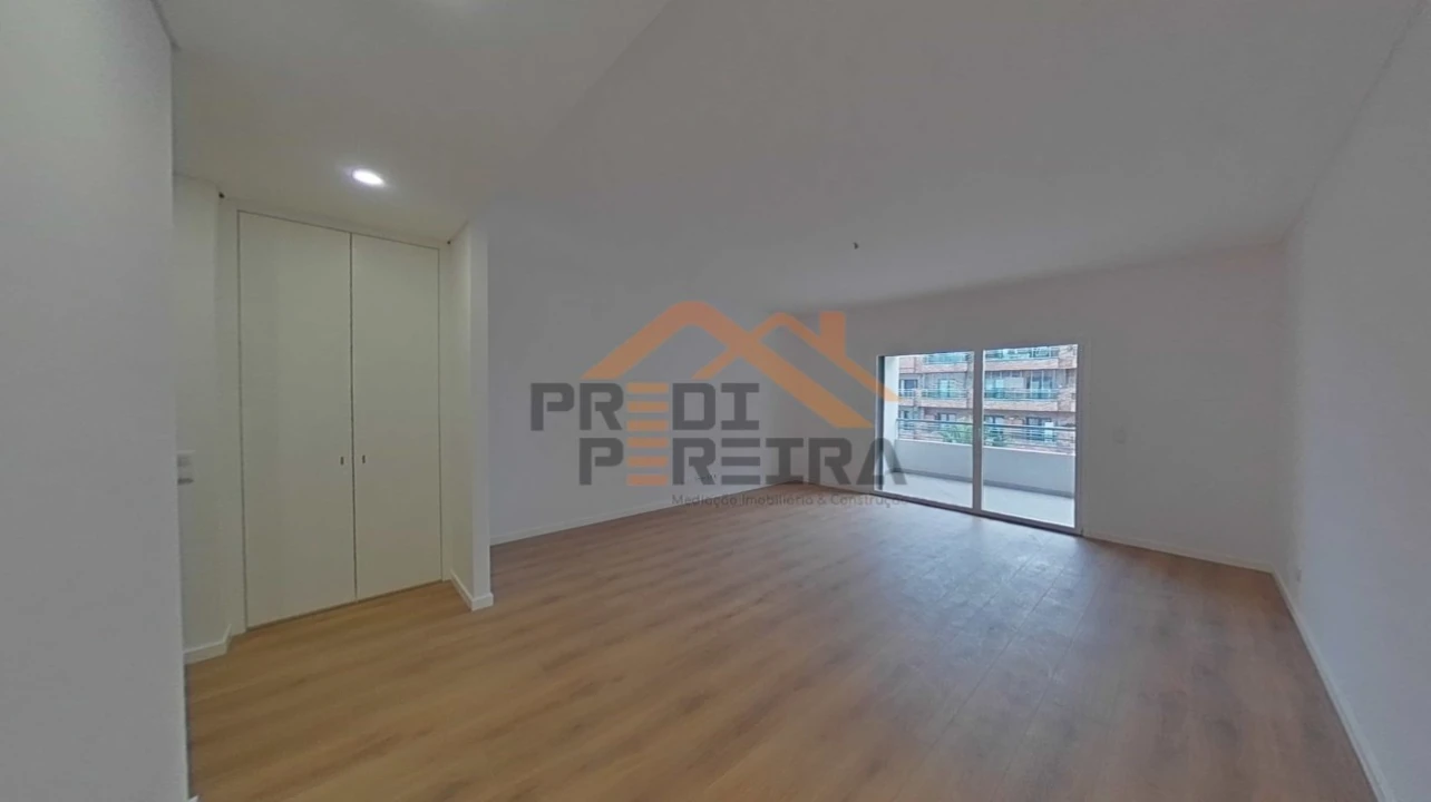 Apartamento T3 para Venda em Odivelas Foto 2