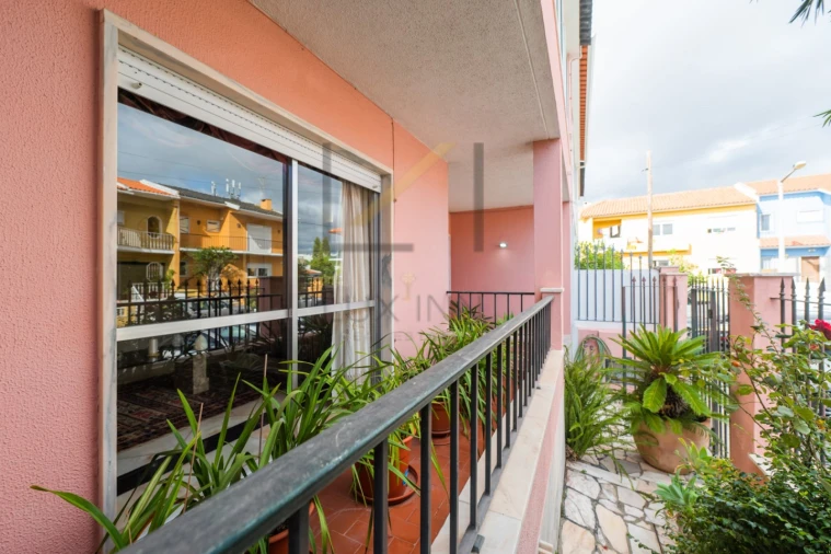 Moradia T3 para Venda em Carcavelos e Parede Foto 7