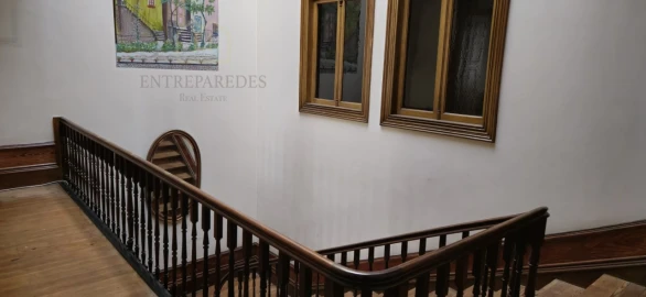 Moradia T10 para Venda em Lordelo do Ouro e Massarelos