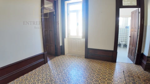 Moradia T10 para Venda em Lordelo do Ouro e Massarelos