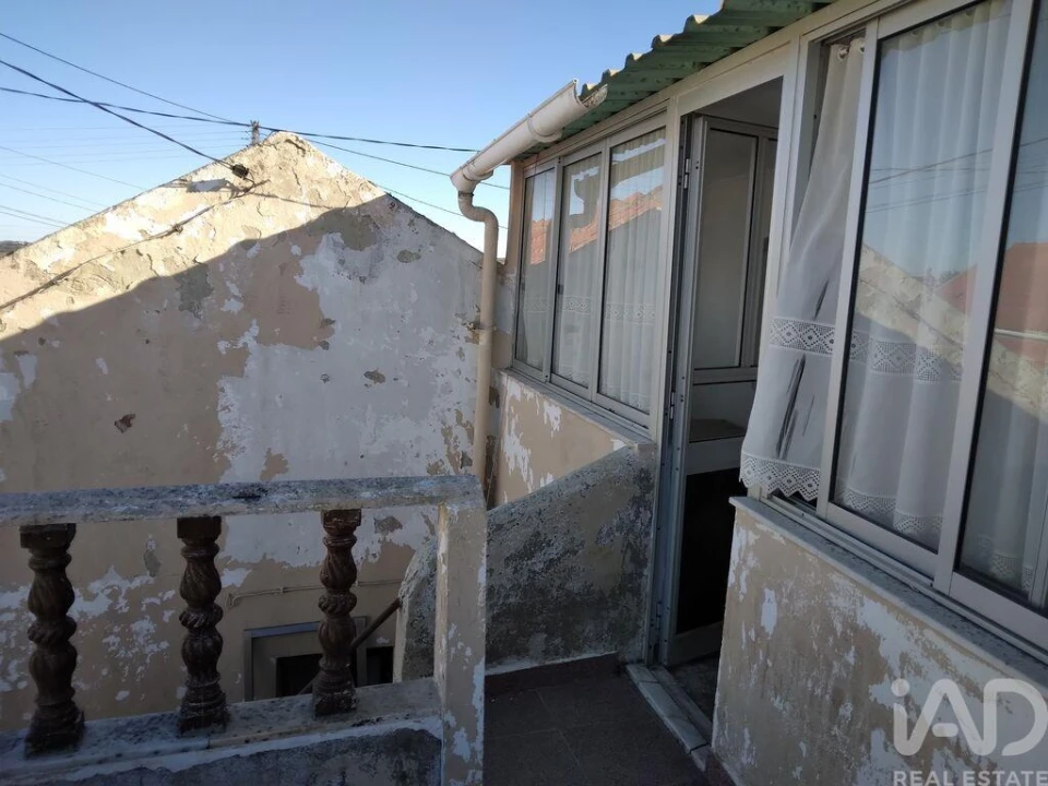 Moradia T3 para Venda em Carvoeira e Carmões Foto 2