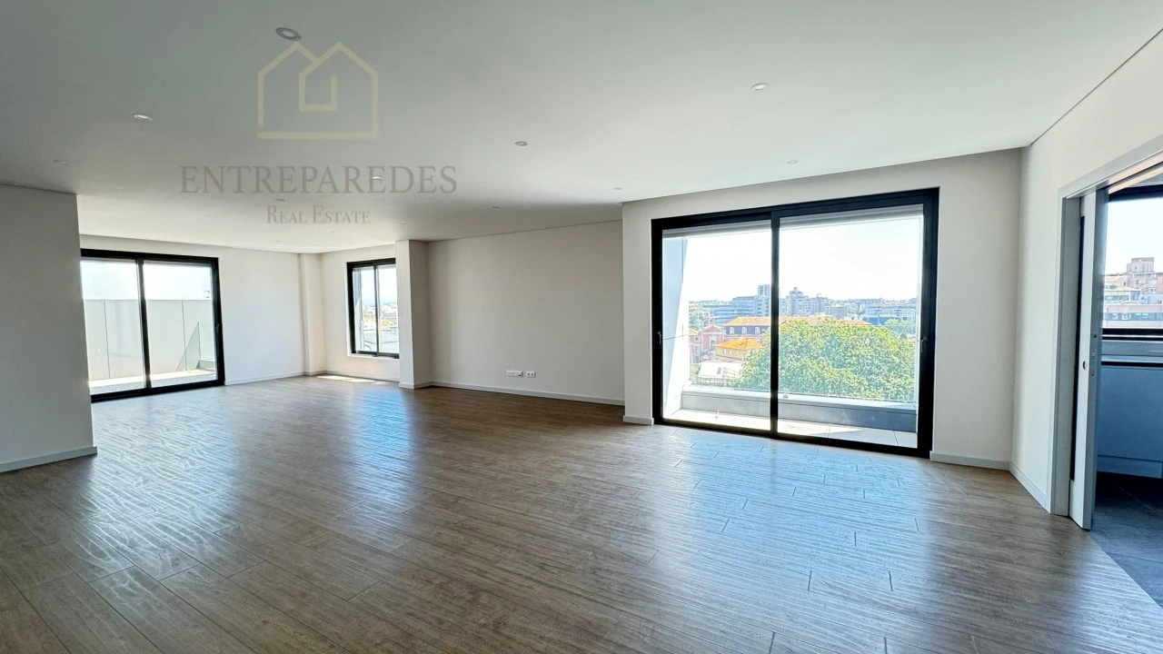 Apartamento T4 para Venda em Cedofeita, Santo Ildefonso, Sé, Miragaia, São Nicolau e Vitória Foto 2