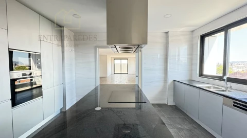 Apartamento T4 para Venda em Cedofeita, Santo Ildefonso, Sé, Miragaia, São Nicolau e Vitória