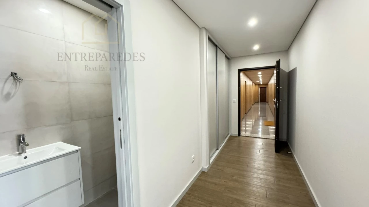 Apartamento T3 para Venda em Cedofeita, Santo Ildefonso, Sé, Miragaia, São Nicolau e Vitória Foto 3
