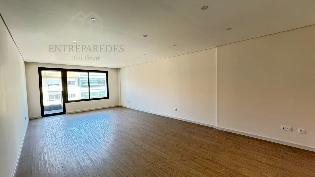 Apartamento T3 para Venda em Cedofeita, Santo Ildefonso, Sé, Miragaia, São Nicolau e Vitória Foto 1