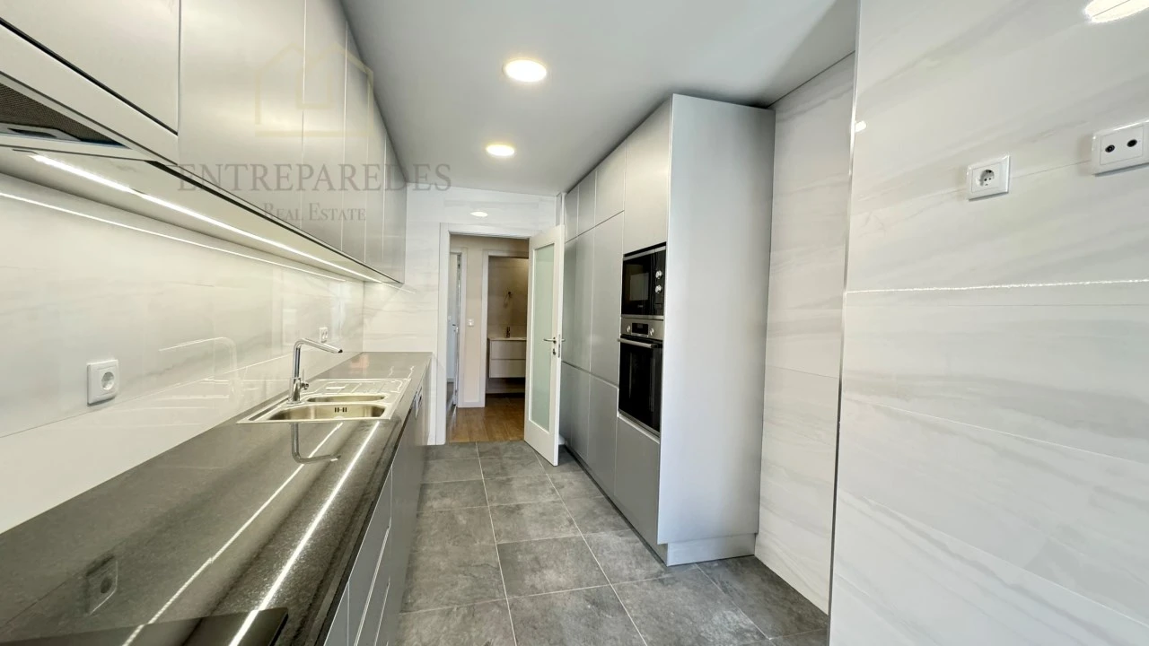 Apartamento T3 para Venda em Cedofeita, Santo Ildefonso, Sé, Miragaia, São Nicolau e Vitória Foto 9