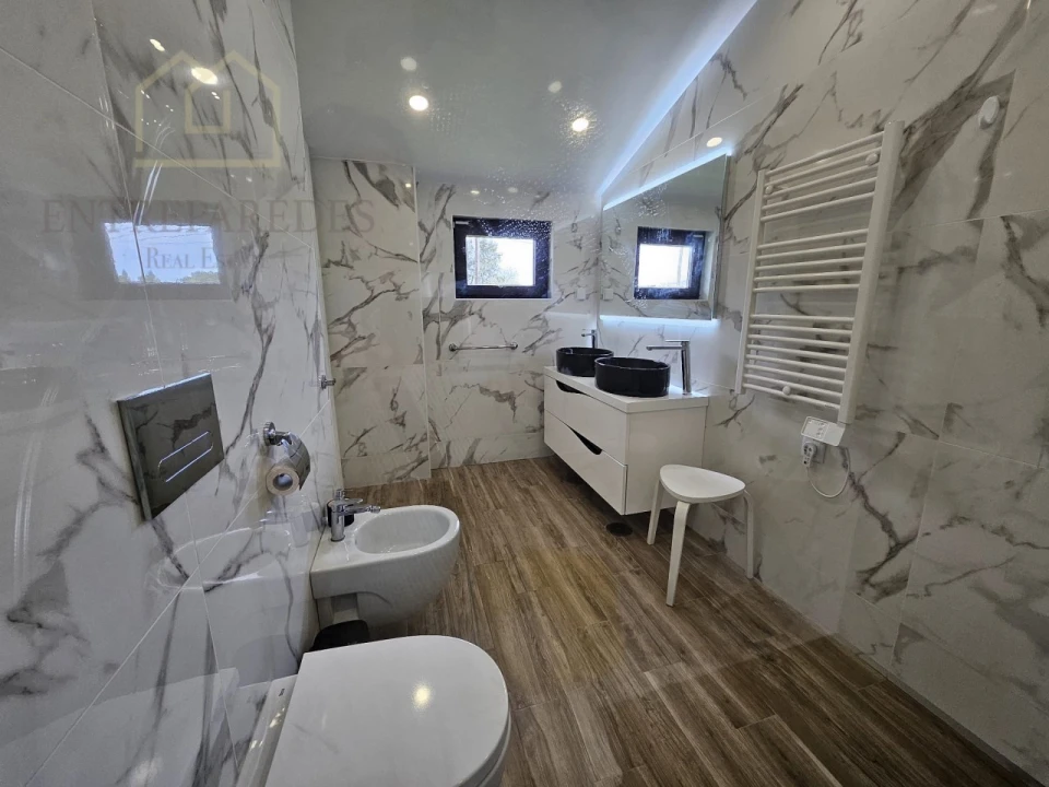 Moradia T5 para Venda em Rio de Mouro Foto 54