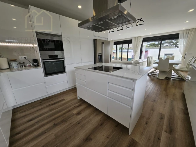 Moradia T5 para Venda em Rio de Mouro Foto 29