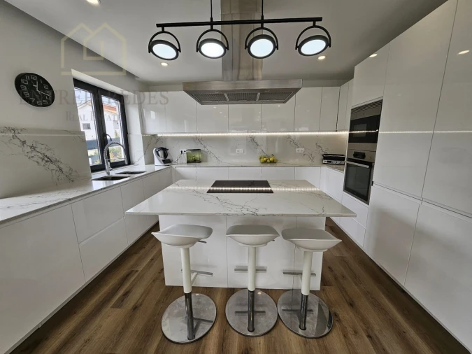 Moradia T5 para Venda em Rio de Mouro Foto 31