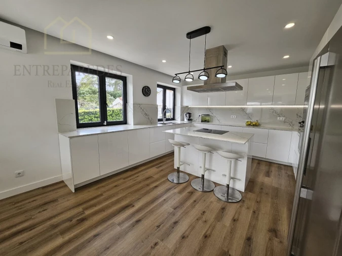 Moradia T5 para Venda em Rio de Mouro Foto 32