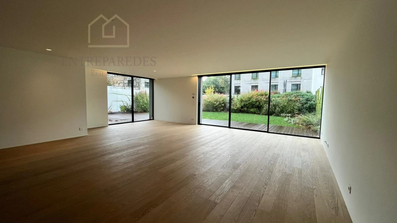 Apartamento T4 para Venda em Aldoar, Foz do Douro e Nevogilde Foto 1