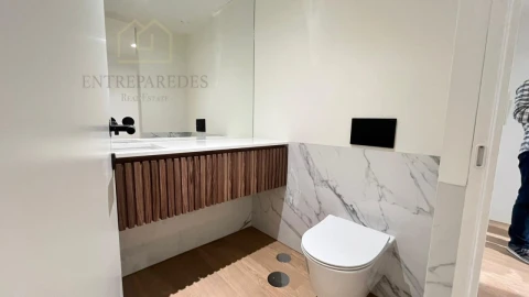 Apartamento T4 para Venda em Aldoar, Foz do Douro e Nevogilde