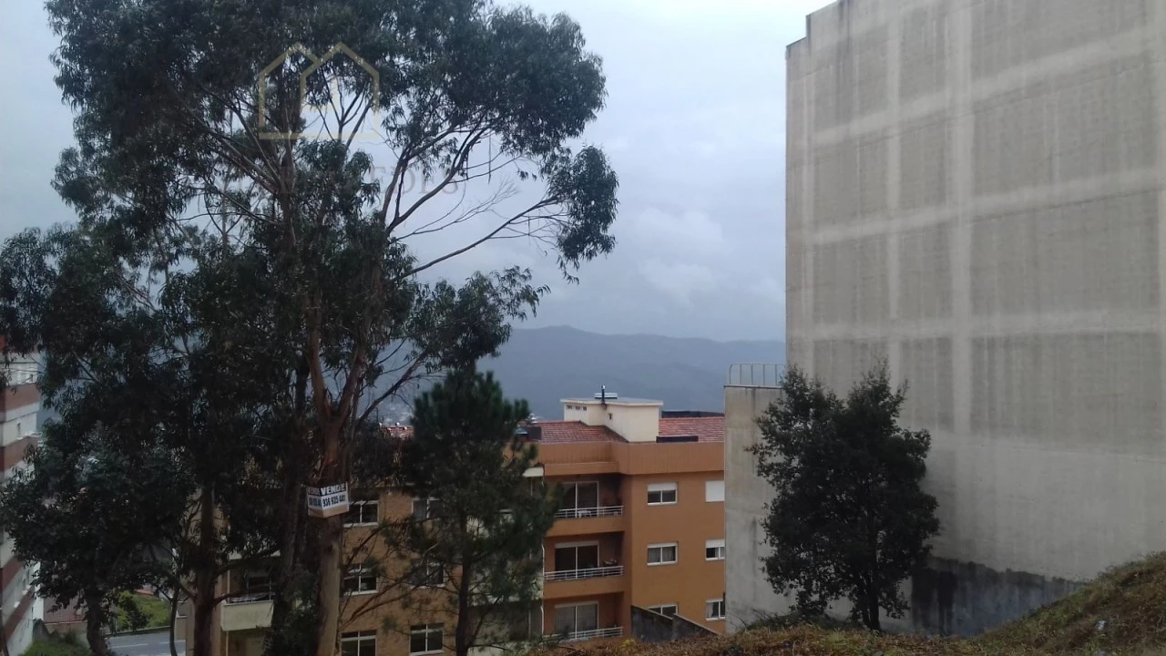 Terreno para Venda em Fânzeres e São Pedro da Cova Foto 1
