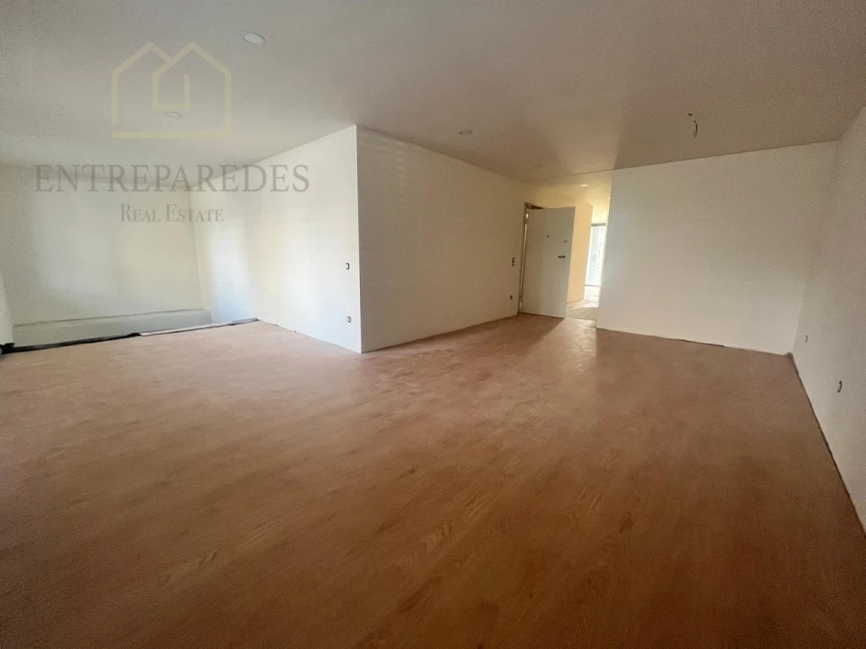 Apartamento T4 para Venda em Santa Maria da Feira, Travanca, Sanfins e Espargo Foto 3