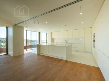 Apartamento T3 para Venda em Lordelo do Ouro e Massarelos