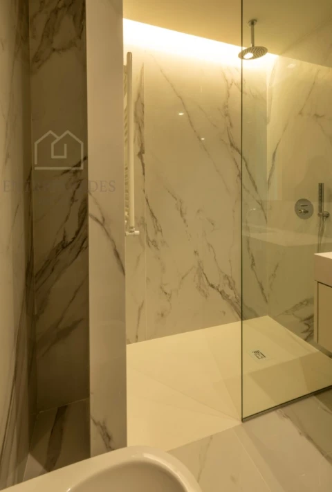 Apartamento T3 para Venda em Lordelo do Ouro e Massarelos