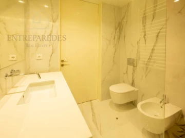 Apartamento T3 para Venda em Lordelo do Ouro e Massarelos