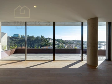 Apartamento T3 para Venda em Lordelo do Ouro e Massarelos